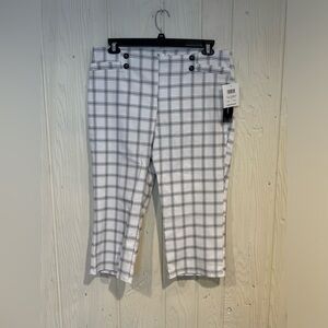 NWT 89th + Madison White and Black Windowpane Capris, Size XL